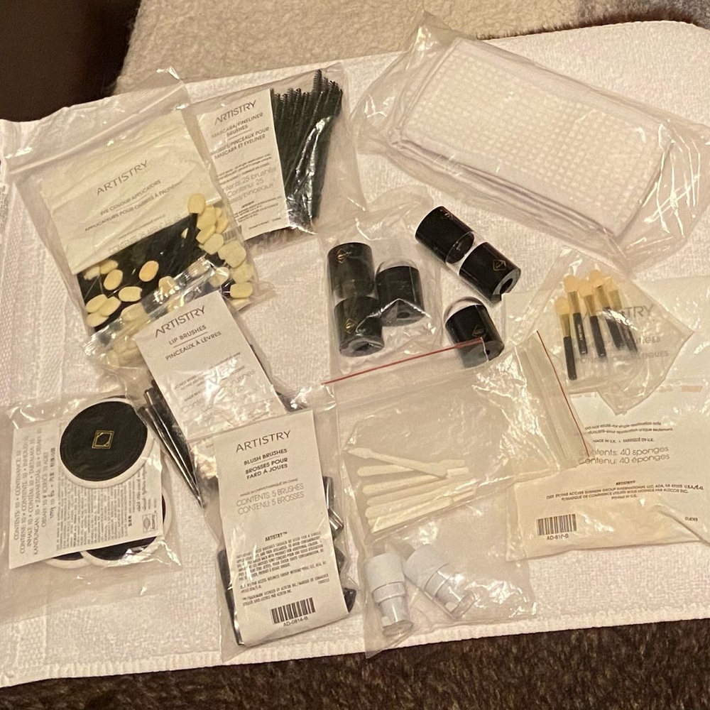 New Artistry Brand Make Up brushes - Picture 2 of 15